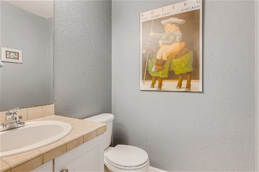 15 Bathroom.jpg